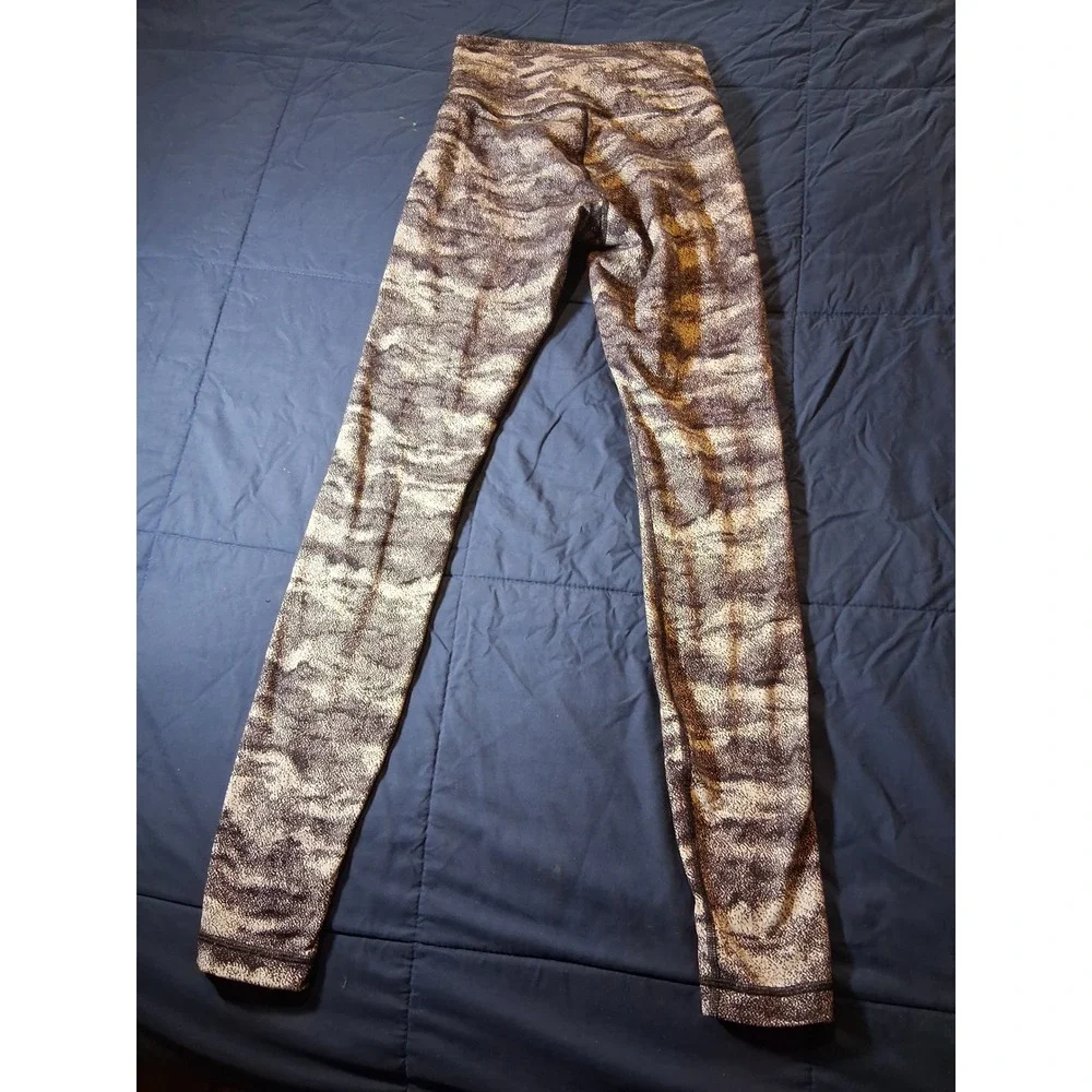 Lululemon High Rise Leggings Size 4 Black Grey White Camo Static Print‎ LW5AQTS